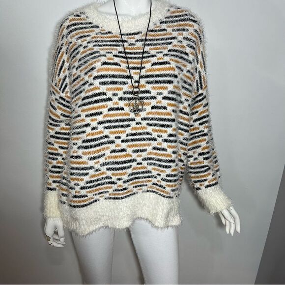 Amoli Fuzzy Diamond Pattern Graphic Print Sweater -- S/M - Picture 7 of 15